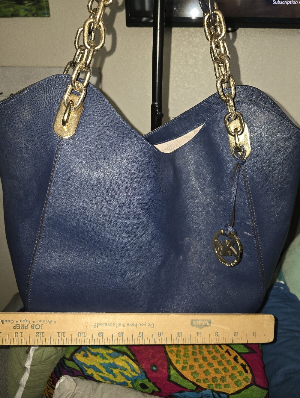 Michael Kors Navy Leather Lillie Shoulder Bag with Gold Hardware - Picture 10 of 10